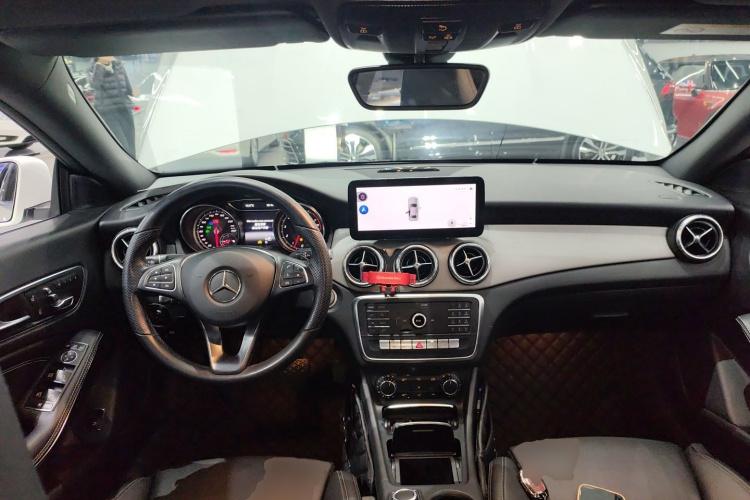 奔驰CLA 2019款 CLA 200 时尚型中控内饰12