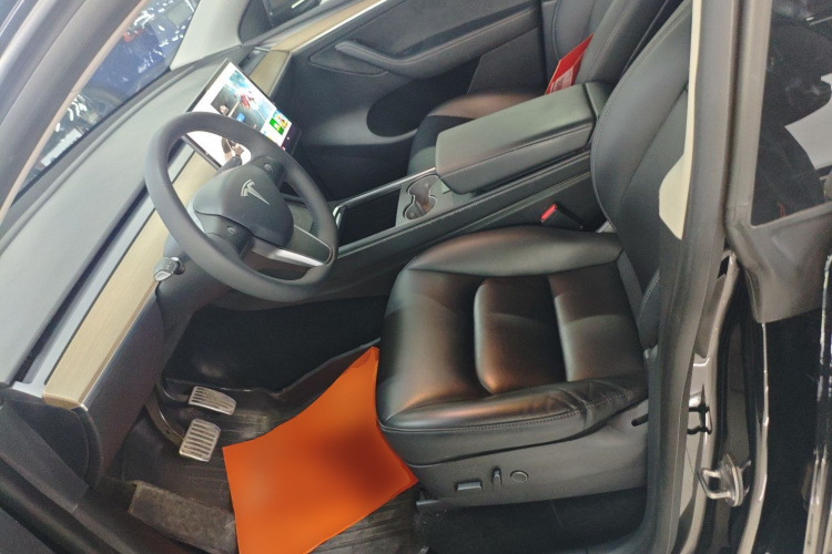 特斯拉 Model Y 2021款 标准续航后驱版中控内饰19