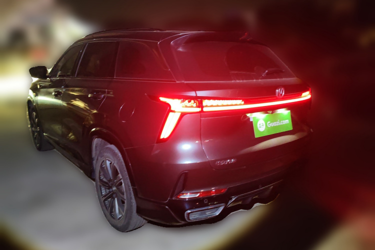 长安CS75 PLUS 2023款 第三代 1.5T 自动尊贵型车身外观5