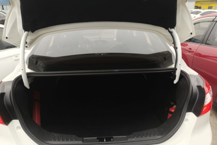 福特 福克斯 2012款 三厢 1.6L 自动风尚型机舱底盘23