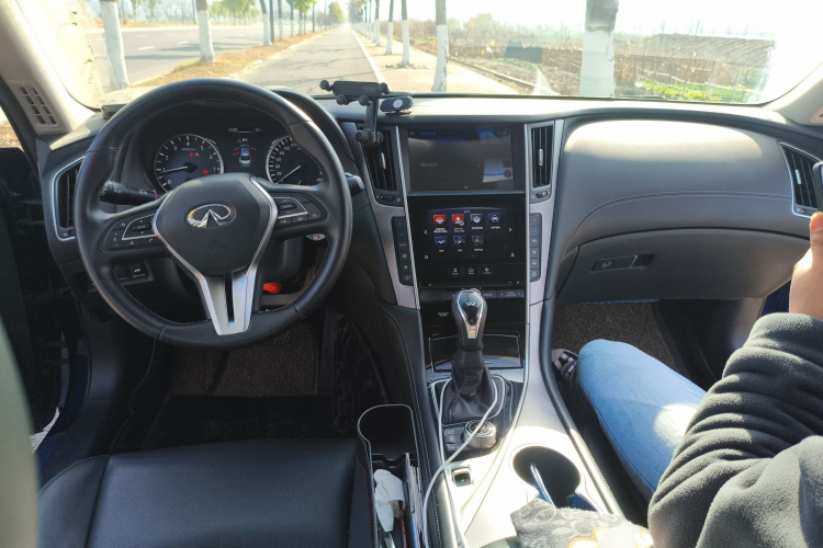 英菲尼迪Q50L 2018款 2.0T 逸享版 国V中控内饰12