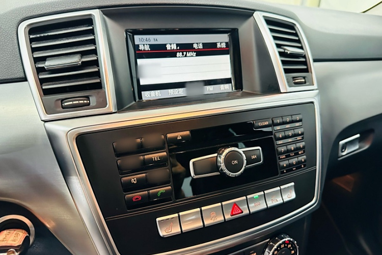 奔驰M级 2015款 ML 320 4MATIC局部细节16