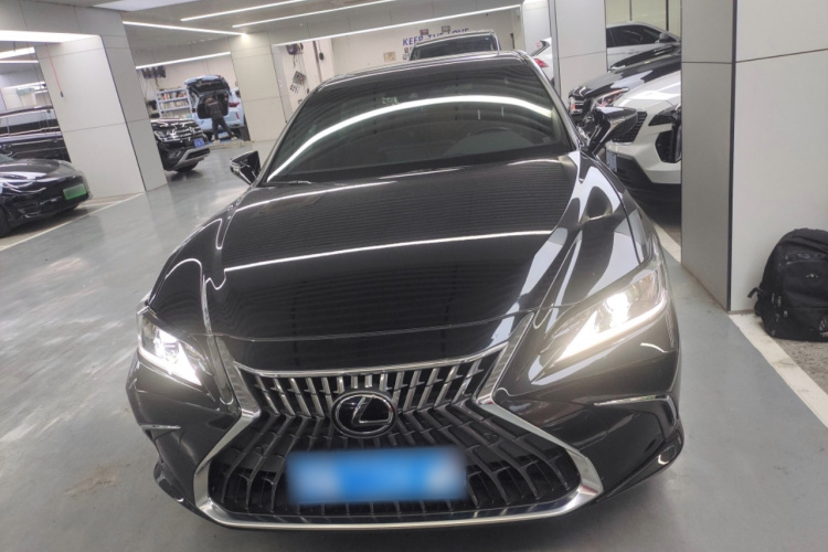 雷克萨斯ES 2022款 300h 卓越版车身外观2