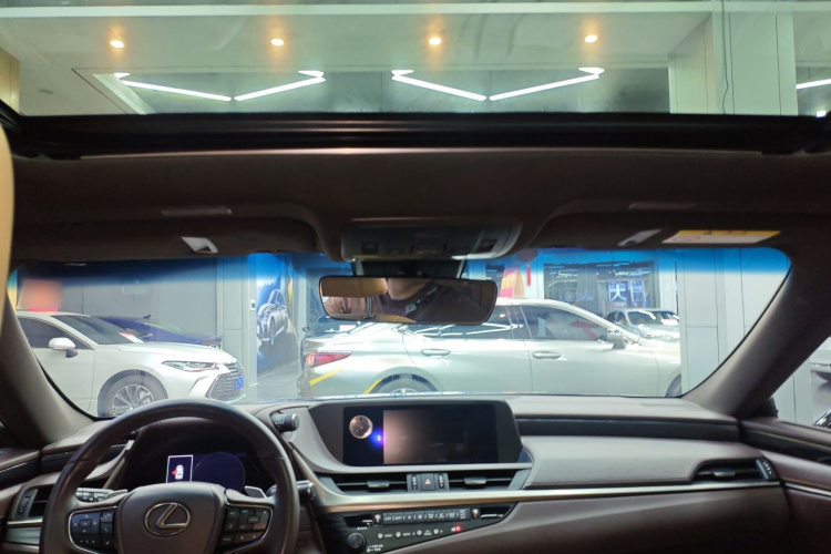 雷克萨斯ES 2020款 200 卓越版中控内饰22