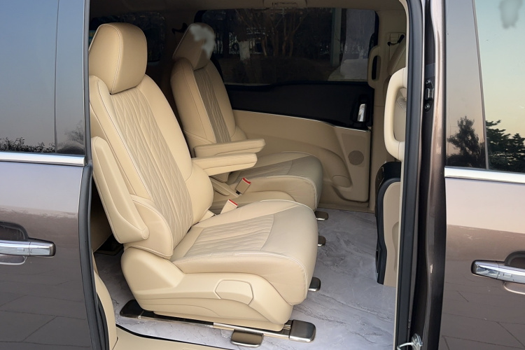 别克GL8 2023款 改款 陆上公务舱 豪华型中控内饰7003