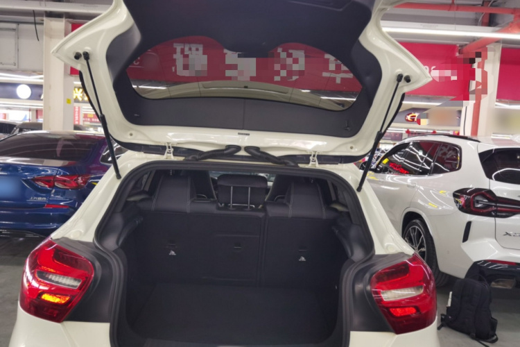 奔驰A级(进口) 2018款 A 200 时尚型局部细节23