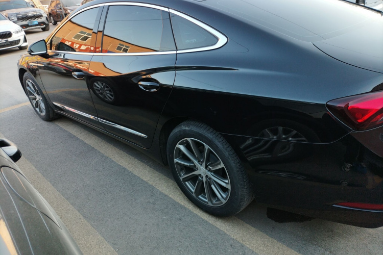 别克 君越 2022款 652T 豪华型车身外观4