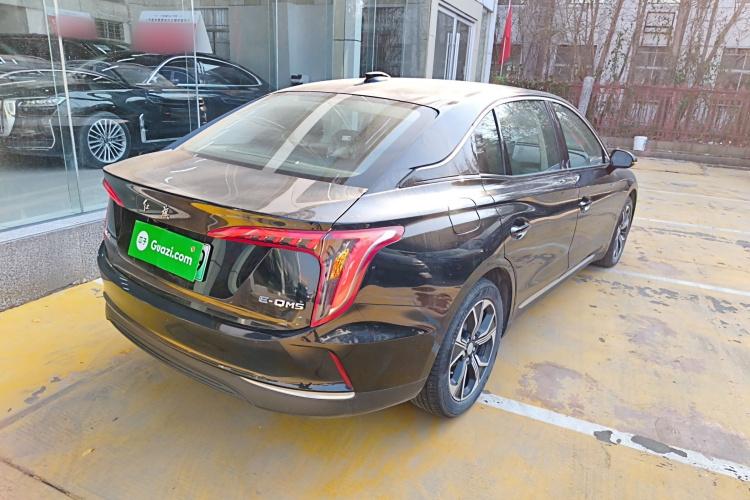 红旗E-QM5 2023款 改款 基础出行版车身外观7