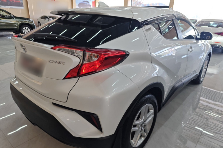 丰田C-HR 2022款 2.0L 舒适版车身外观7
