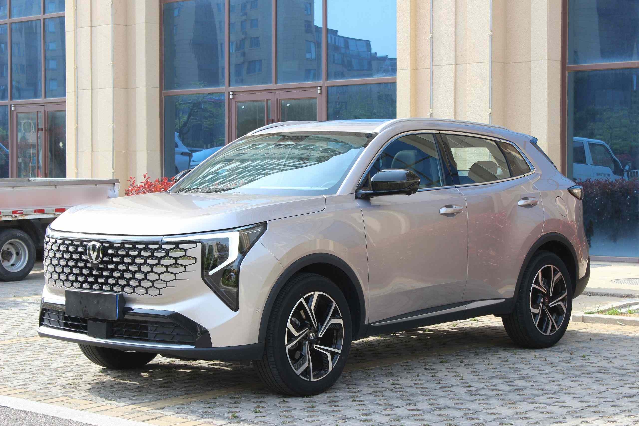 长安CS55PLUS 2026款 第四代 新蓝鲸 1.5T 天枢尊贵型(2)