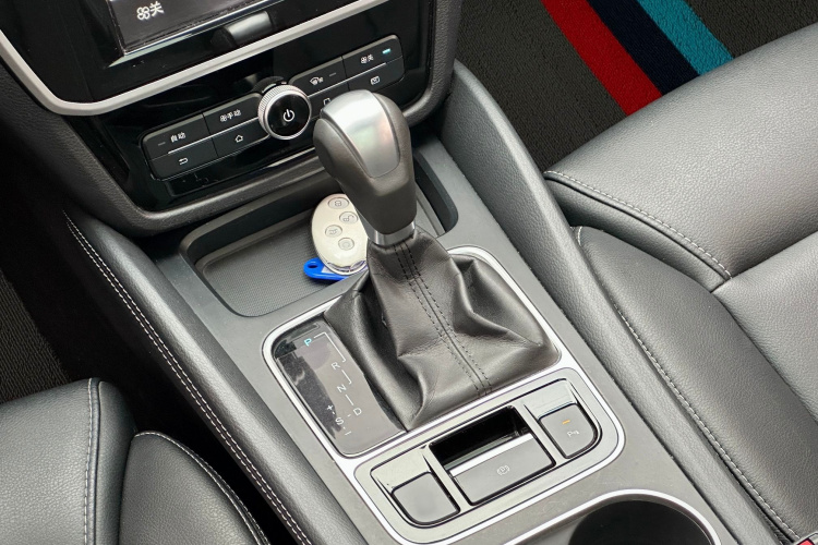 比亚迪 宋MAX 2017款 1.5T 自动智联精英型 7座中控内饰7007