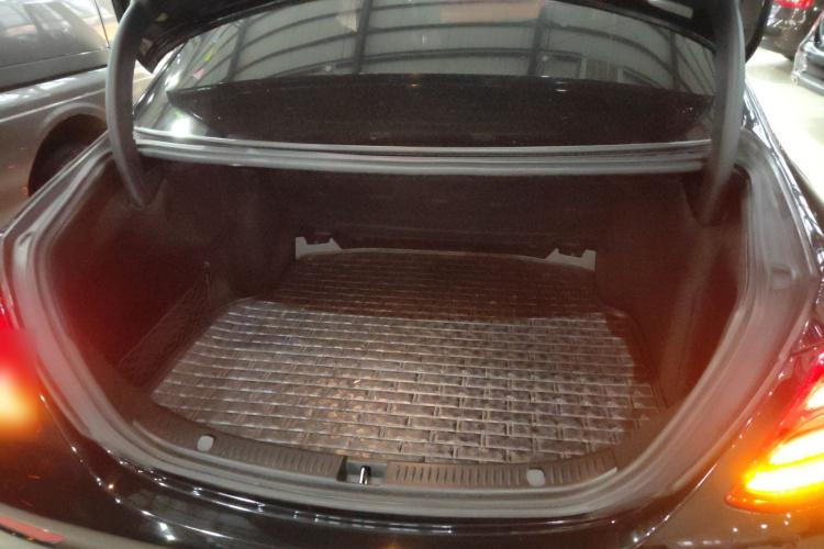 奔驰E级 2018款 E 200 L 运动型局部细节23