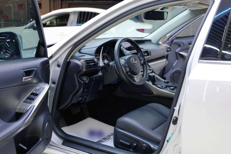 雷克萨斯IS 2017款 300 锋尚版中控内饰7001