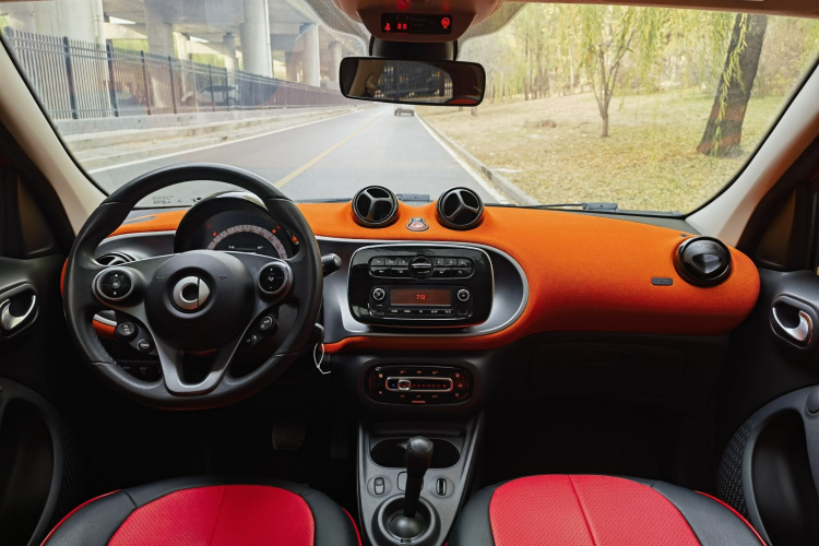 smart forfour 2016款 1.0L 52千瓦激情版中控内饰7003
