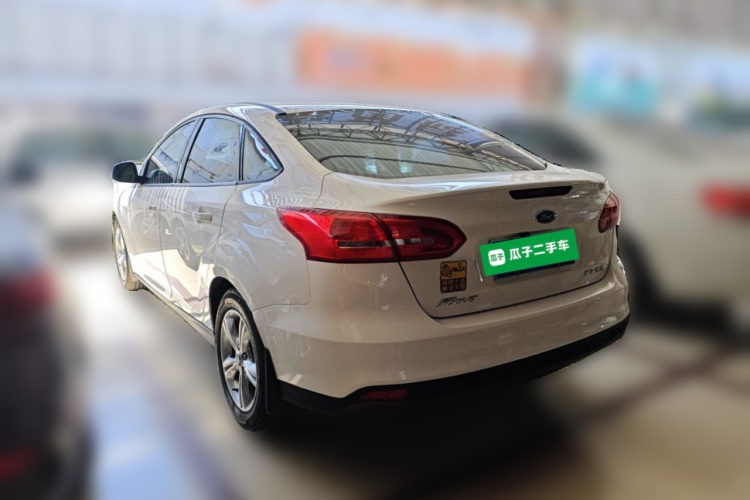 福特 福克斯 2015款 三厢 1.6L 自动舒适型车身外观5