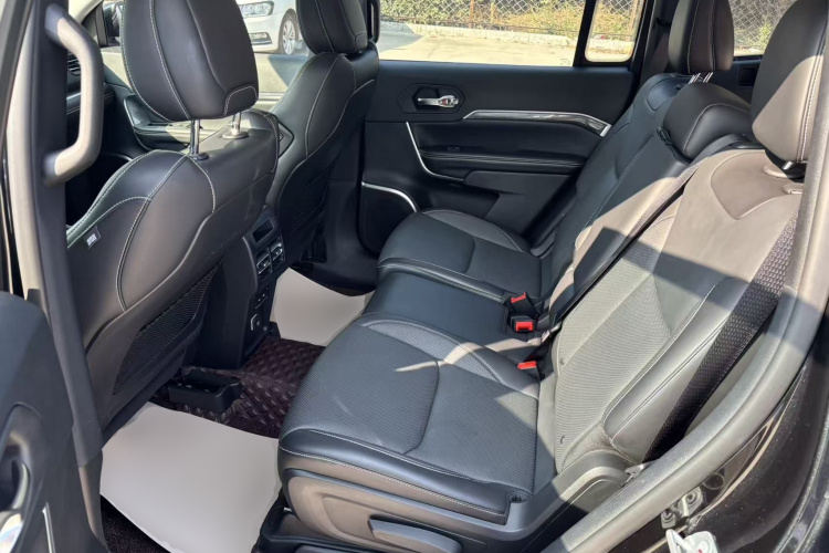 Jeep 指挥官PHEV 2020款 2.0T 插电混动臻享版中控内饰21