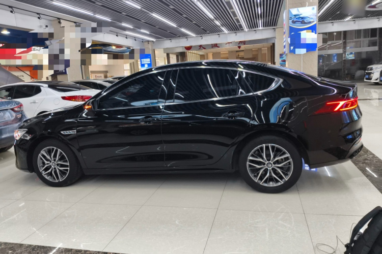 比亚迪 秦PLUS 2023款 冠军版 DM-i 55KM超越型车身外观4