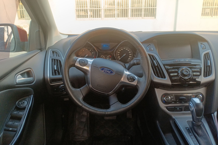 福特 福克斯 2012款 三厢 1.6L 自动风尚型中控内饰13