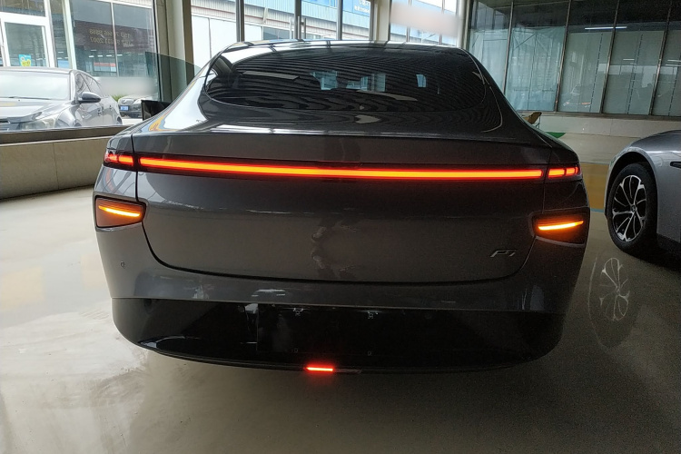 小鹏P7 2022款 480N+车身外观6002