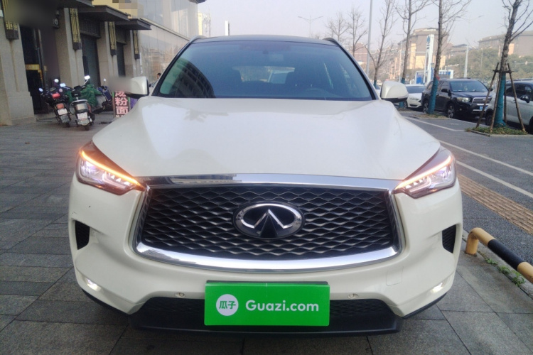 英菲尼迪QX50 2018款 2.0T 两驱时尚版车身外观2