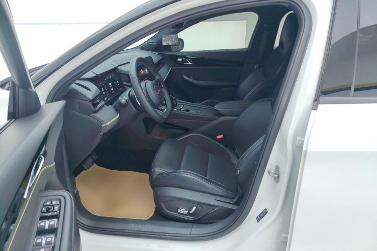 领克03 2023款 1.5TD DCT劲Pro中控内饰19