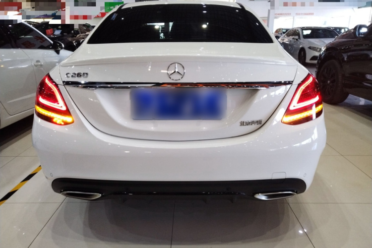 奔驰C级 2020款 改款 C 260 运动版车身外观6