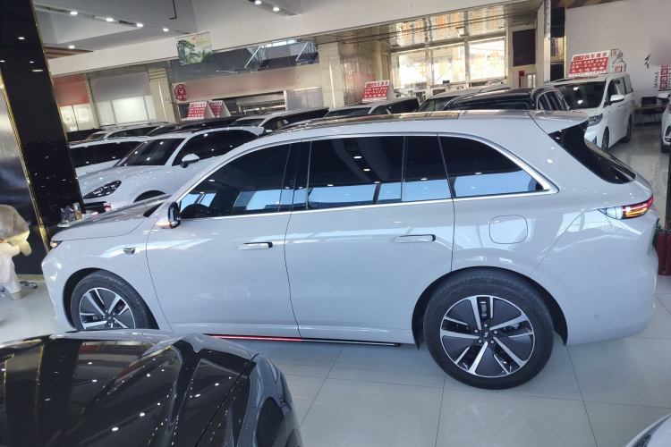 理想汽车 理想L6 2024款 Max车身外观4