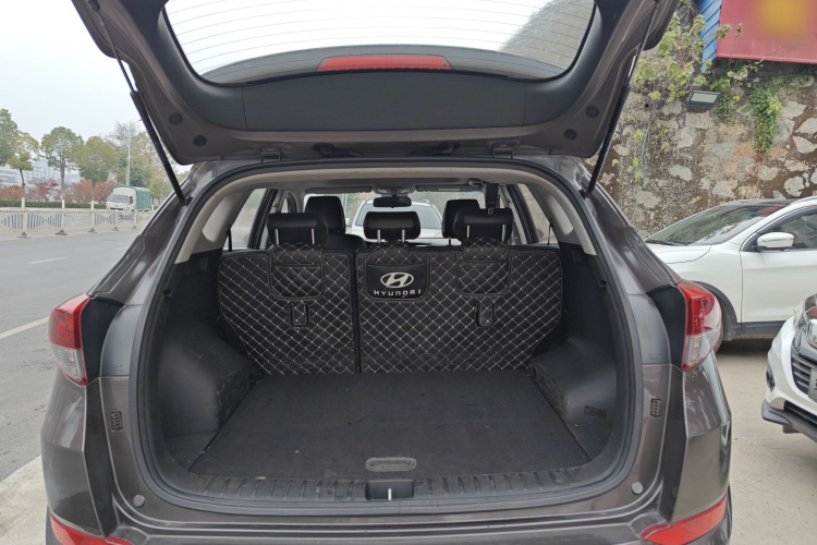 现代 途胜 2015款 1.6T 双离合两驱智能型机舱底盘23