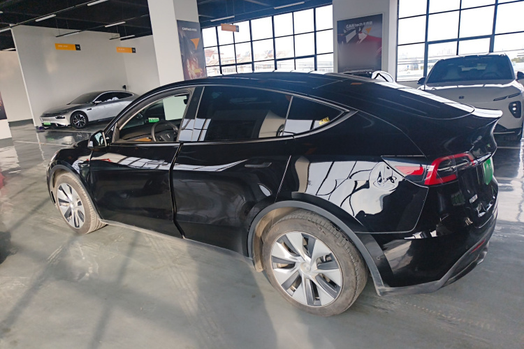 特斯拉 Model Y 2022款 改款 后轮驱动版车身外观4