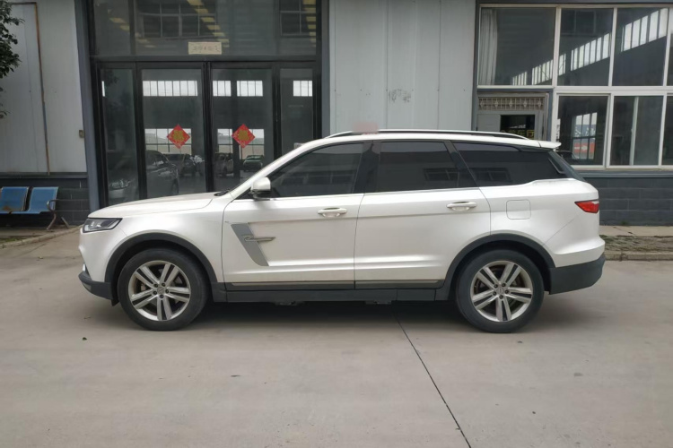 众泰T800 2018款 2.0T 自动尊贵智联型 7座车身外观6006