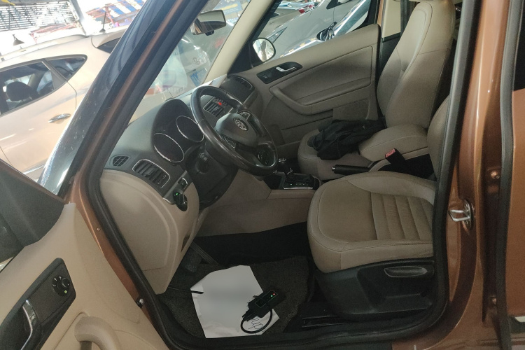 斯柯达 Yeti 2014款 1.8TSI DSG极地版中控内饰19