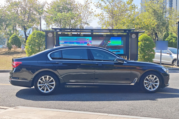 宝马7系 2016款 730Li 领先型车身外观6003