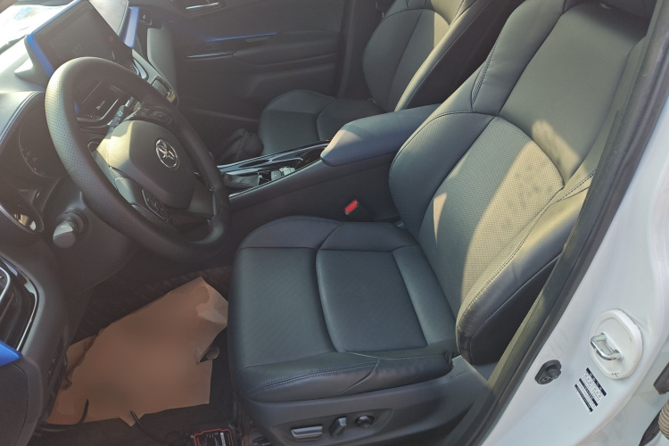 丰田C-HR 2021款 2.0L 豪华版中控内饰19