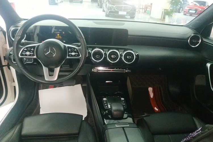 奔驰A级 2021款 A 200 L 运动轿车动感型中控内饰7002