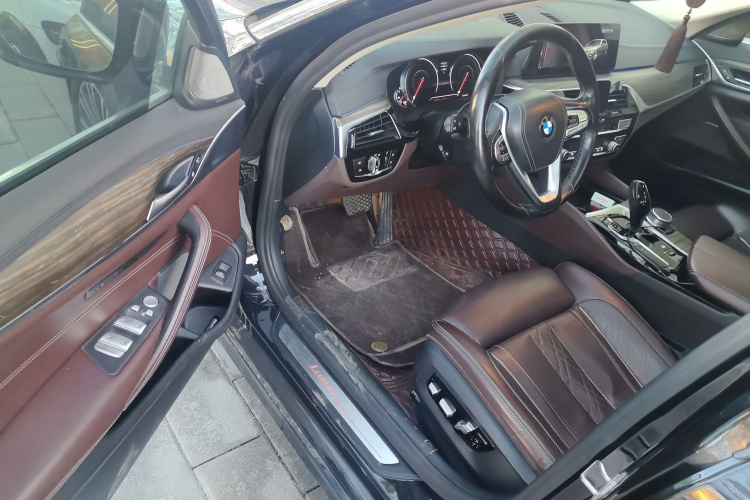 宝马5系 2018款 改款 540Li 行政版中控内饰7003