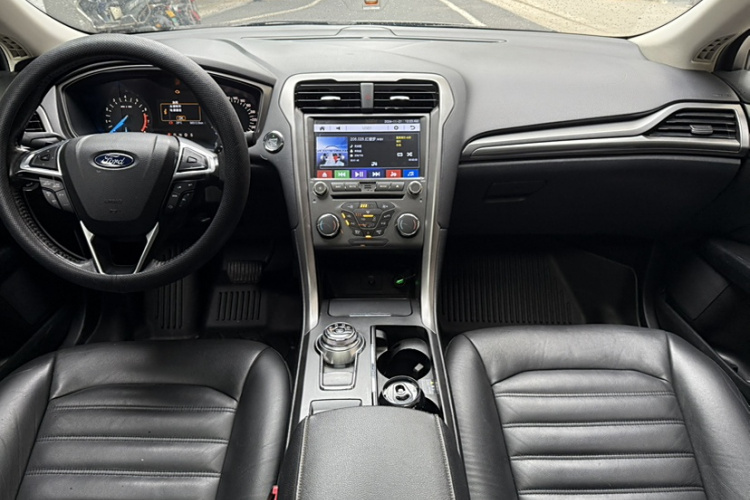 福特 蒙迪欧 2017款 EcoBoost 200 时尚型中控内饰7001