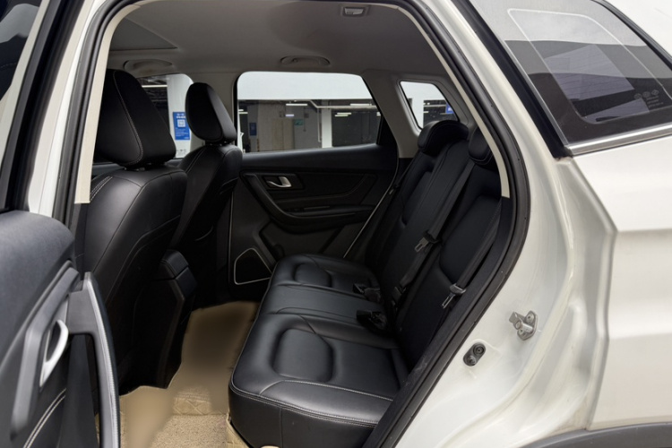 奔腾X40 2019款 1.6L 自动豪华型 国V中控内饰7005