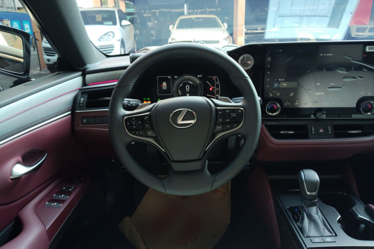 雷克萨斯ES 2025款 300h 臻享版中控内饰13