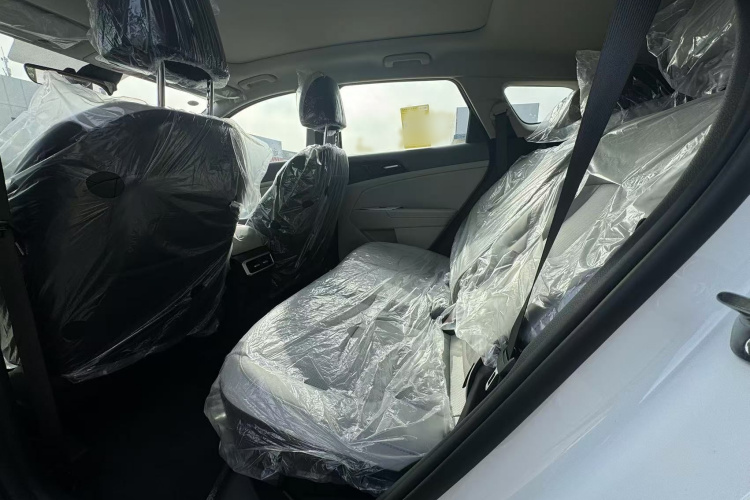 起亚 狮铂拓界 2025款 1.5T 两驱尊贵版中控内饰7003
