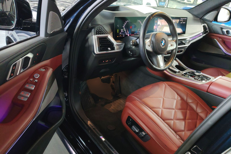 宝马X5 2023款 xDrive 40Li M运动曜夜套装中控内饰7003