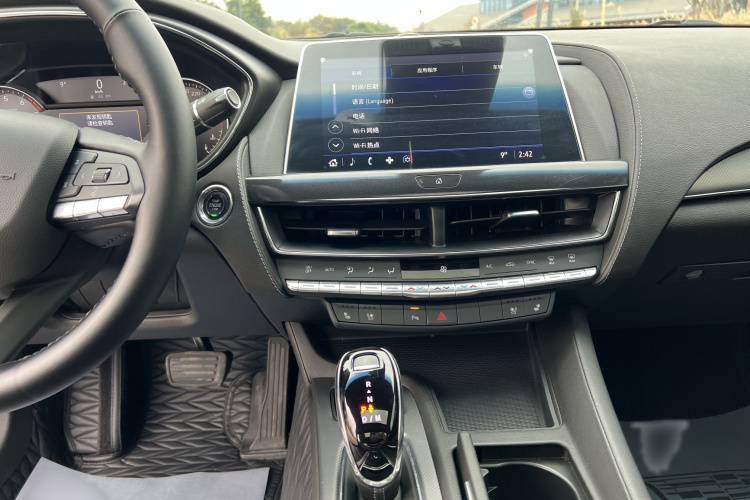 凯迪拉克CT5 2022款 28T 豪华型（标准版）中控内饰7005