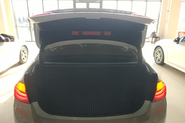 宝马3系 2016款 320Li 时尚型机舱底盘23