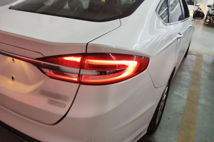 福特 蒙迪欧 2018款 EcoBoost 180 时尚型车身外观9