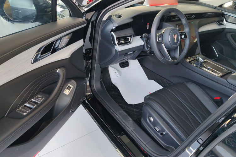 红旗H5 2025款 2.0T 自动旗领版中控内饰20