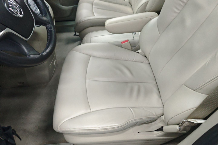 别克GL8 2017款 25S 豪华型 国V中控内饰19