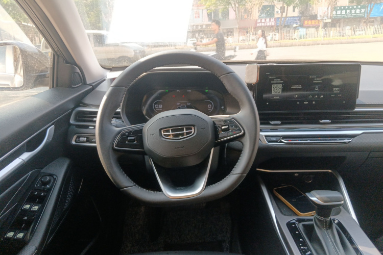 吉利汽车 帝豪 2022款 第4代 1.5L CVT尊贵型中控内饰13