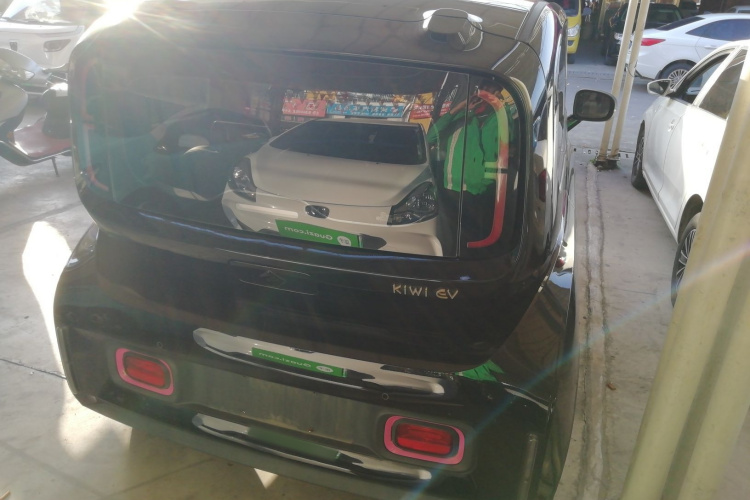 宝骏KiWi EV 2022款 设计师轻享版 磷酸铁锂车身外观7