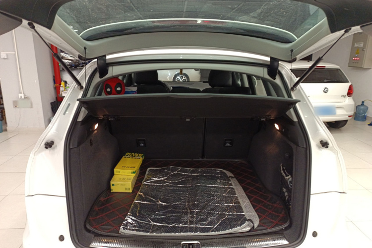 奥迪Q5 2016款 40 TFSI 进取型机舱底盘23