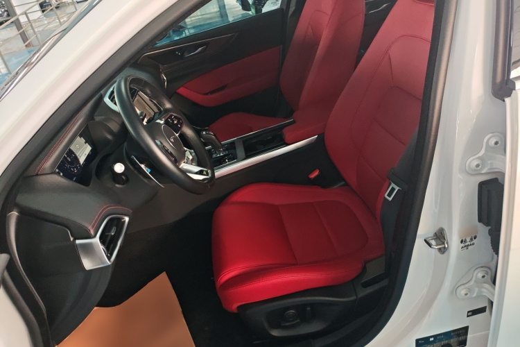 捷豹XEL 2022款 2.0T 250PS R-DYNAMIC S进取运动版中控内饰19