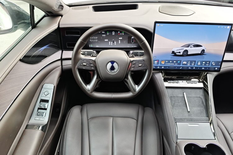 腾势Z9 2024款 1100km 四驱Max版中控内饰13